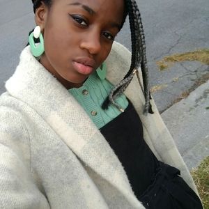 Meet your Posher, Nena